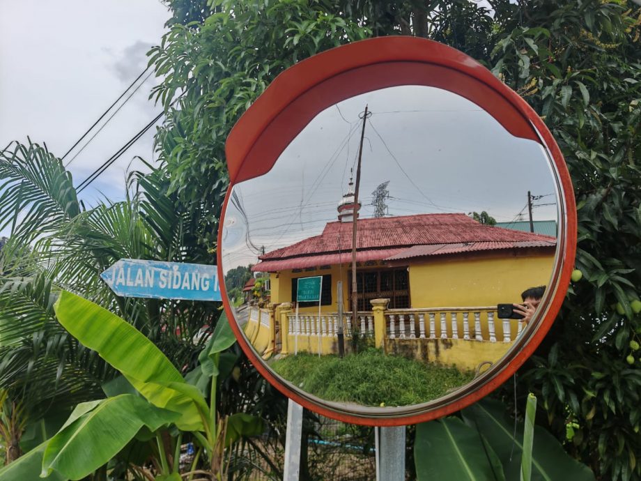 (古城封面副文)骆慧茹使用市议员拨款4800令吉在甘榜设4个凸透镜