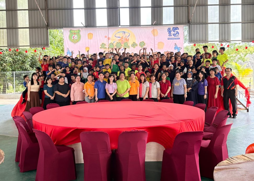 (古城第七版主文)文庙侨民小学获赠特大风扇