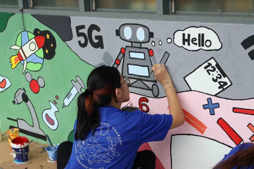 (古城第六版主文)大学下乡服务团队莅临中华小学展开校园美化及举办中秋晚会