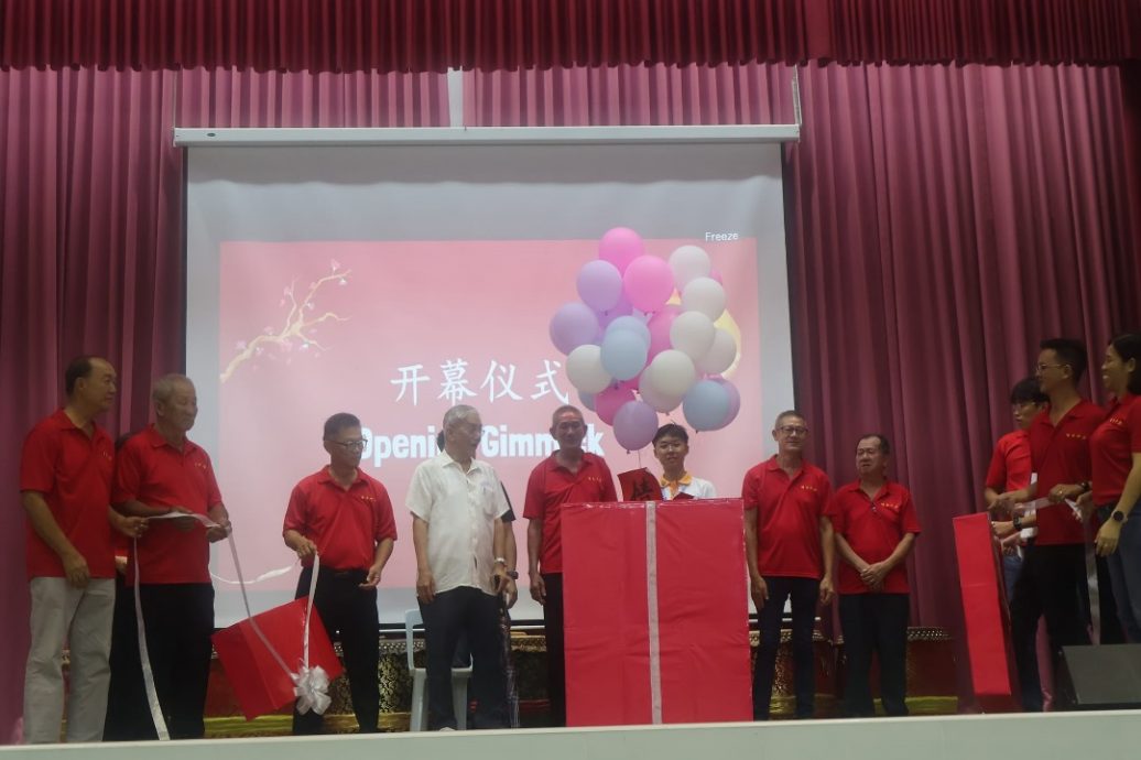 (古城第六版主文)大学下乡服务团队莅临中华小学展开校园美化及举办中秋晚会