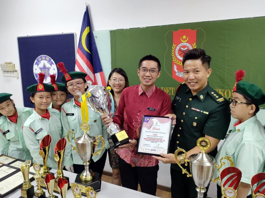 (大北马)比中学生队还厉害 明新小学步操队夺冠
