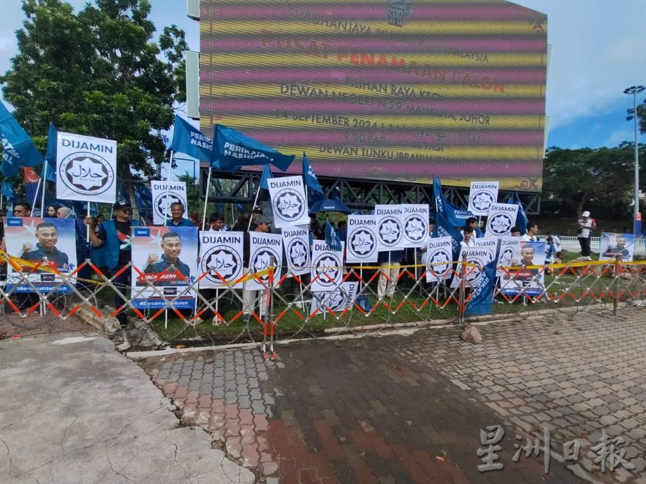 (已签发)全国:提名中心外高举“保证清真” 慕尤丁:只是普通看板