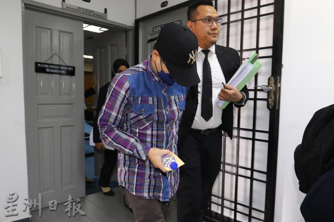 (已签发)全国:被告同样装扮现身法庭,6岁女童被掳案10月杪再过堂