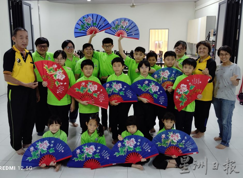 (已签发)柔:封面特稿:修德善堂太极功夫扇 让课外班学生多元学习