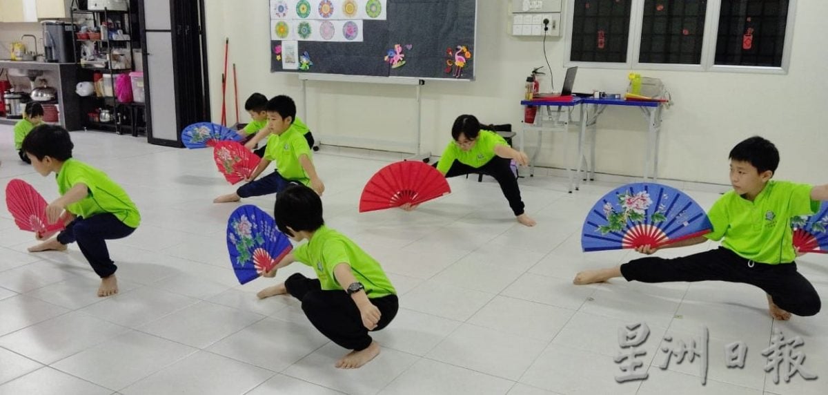 (已签发)柔:封面特稿:修德善堂太极功夫扇 让课外班学生多元学习