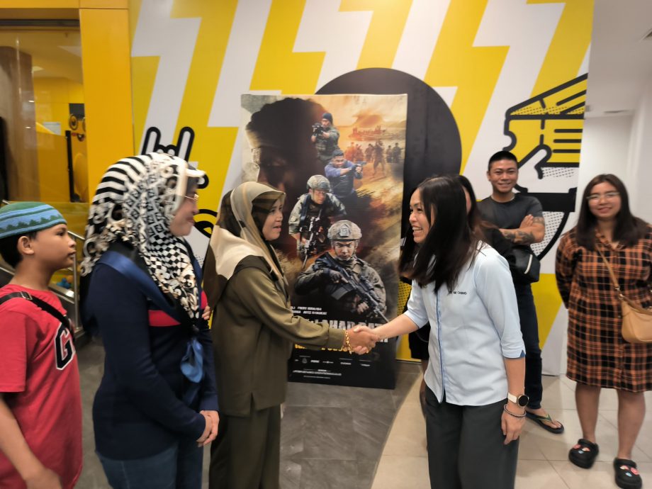 (已签发)柔:张念群赠240戏票 携古来民众共赏大马军事电影