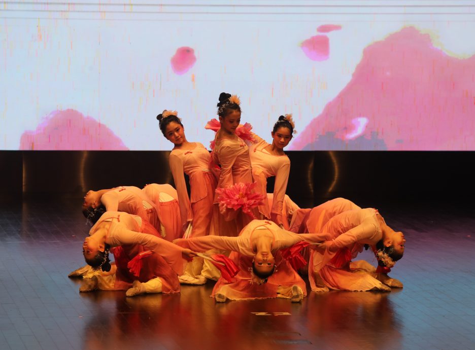 (已签发)柔:**教育版头**首届由南启航 柔华族舞校际观摩赛跳出高水平