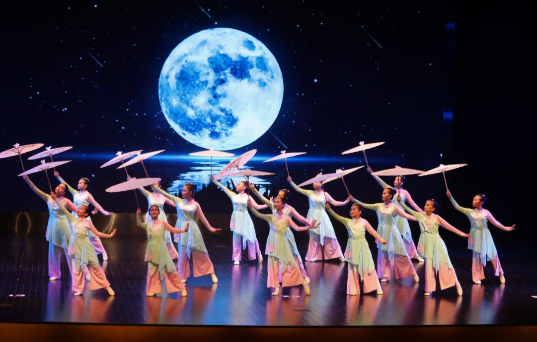 (已签发)柔:**教育版头**首届由南启航 柔华族舞校际观摩赛跳出高水平