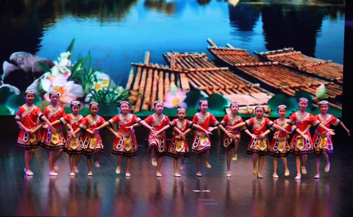 (已签发)柔:**教育版头**首届由南启航 柔华族舞校际观摩赛跳出高水平