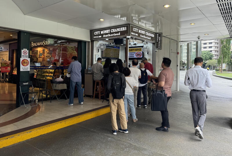 (已签发)柔:狮城二三事:在大马置产收租 有人趁机换新元