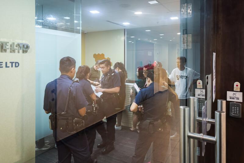 (已签发)柔:狮城二三事:投资琥珀及加密货币 八旬夫妇追不回7万新元养老金