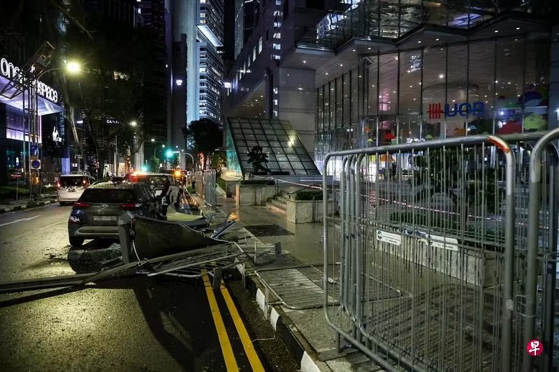 (已签发)柔:狮城二三事:狂风卷来异物砸碎玻璃天棚 银行大厦外2司机受伤