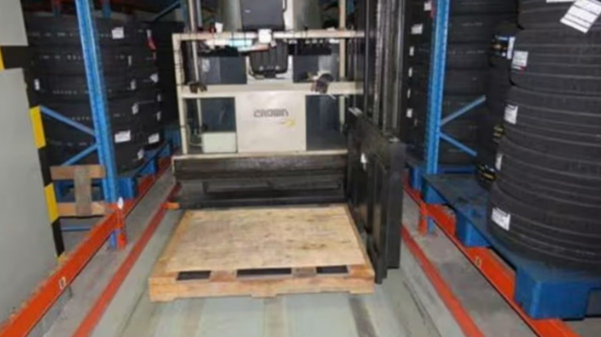 (已签发)柔:狮城二三事:用叉车载人 对方摔落致命 仓库人员被判监八个月