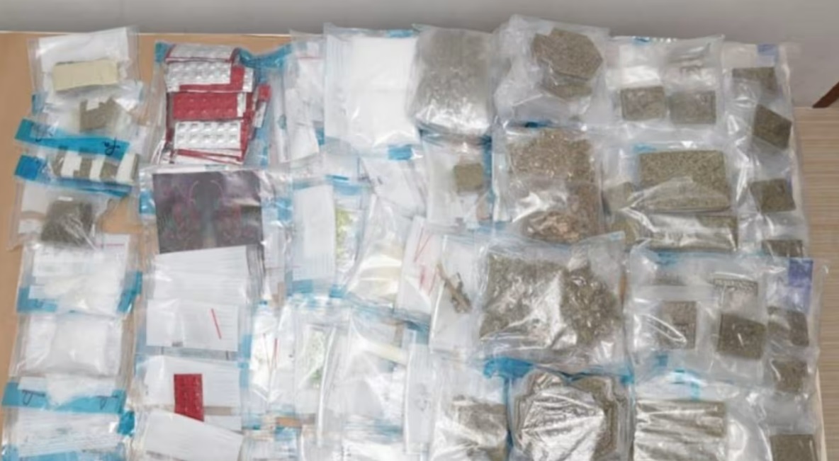 (已签发)柔:狮城二三事:肃毒局起获大量毒品 逮捕五名狮城男子