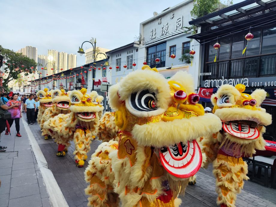 (已签发)柔:**社团版头**万盏华灯首移师由市长开幕,陈旭年街获注入巨大能量