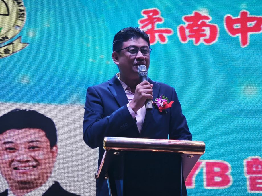 (已签发)柔:**配前文**曾笳恩促马新两国政府,将“越堤霸王车“合法化