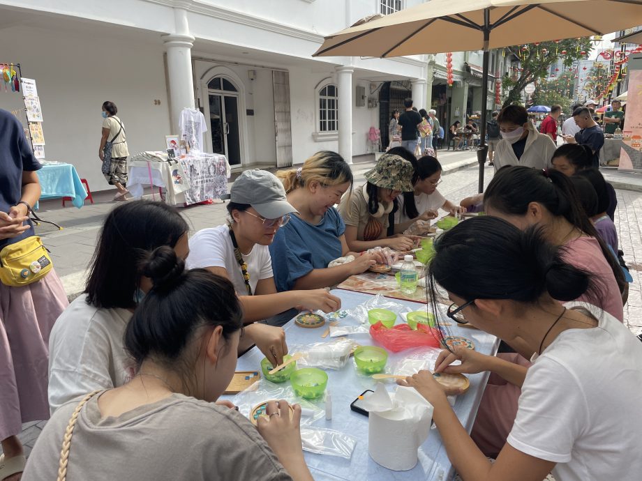 (已签发)柔:陈旭年文化街现琼剧歌舞美食 传承海南文化