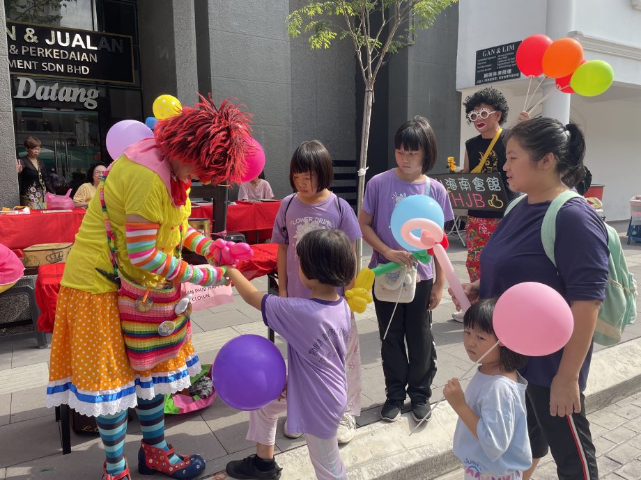 (已签发)柔:陈旭年文化街现琼剧歌舞美食 传承海南文化