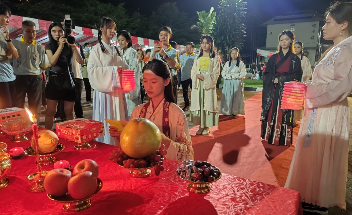 (已签发)柔:陈洺臣:庆中秋也展现 南方大学学院热爱中华文化