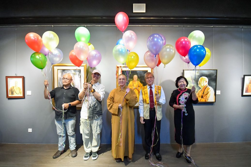 (已签发)柔:黄寿忠《画笔下的多姿多彩》,即日至11月3日新马寺展出