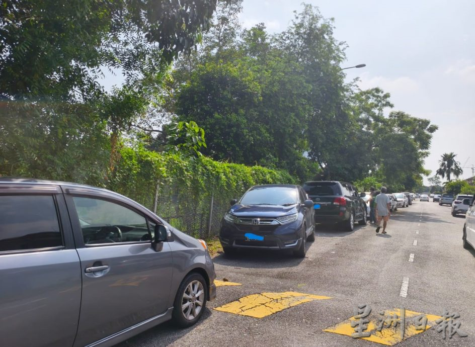 (版3头)大都会/河畔泥土流失严重,住宅区路肩龟裂下沉严重,居民忧发生严重土崩!