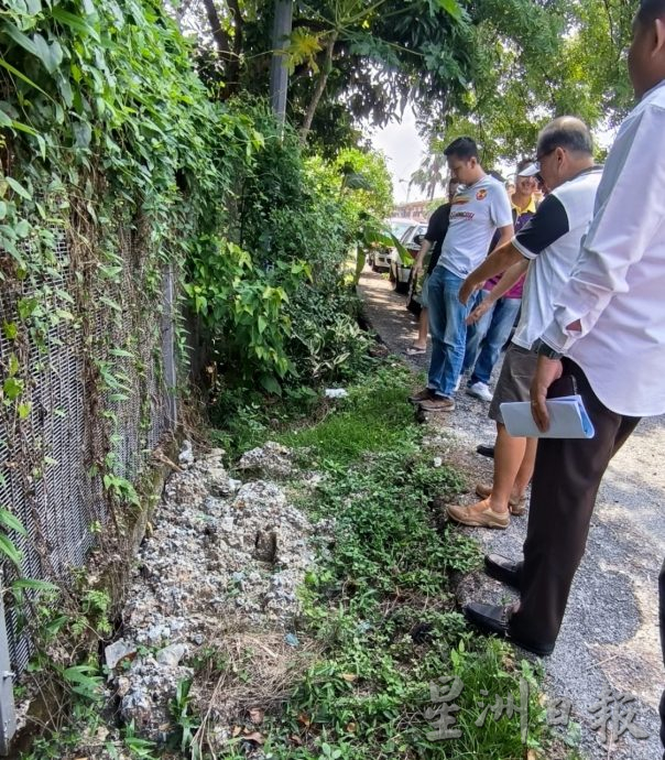 (版3头)大都会/河畔泥土流失严重,住宅区路肩龟裂下沉严重,居民忧发生严重土崩!