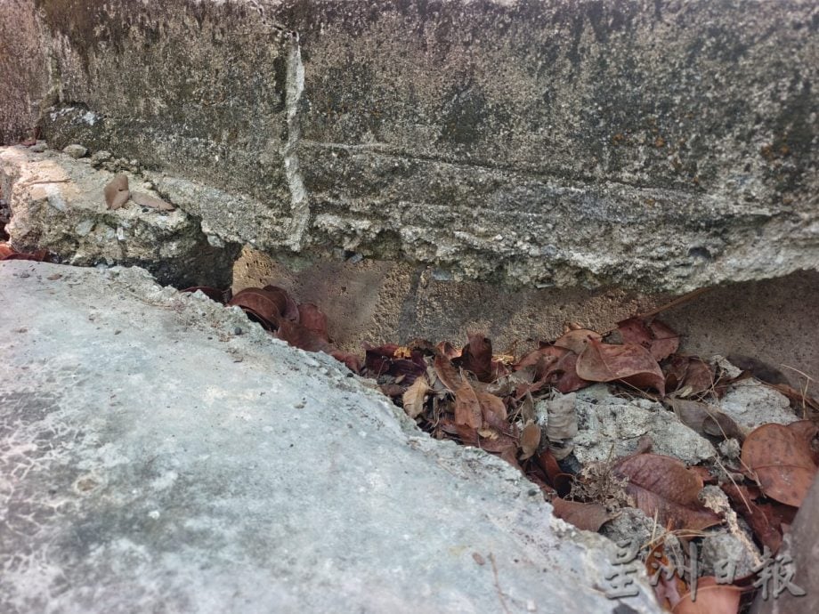 (版3头)大都会/河畔泥土流失严重,住宅区路肩龟裂下沉严重,居民忧发生严重土崩!