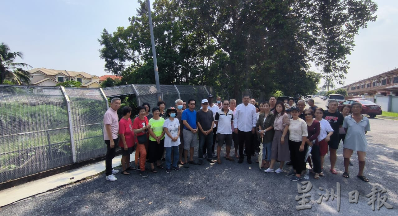 (版3头)大都会/河畔泥土流失严重,住宅区路肩龟裂下沉严重,居民忧发生严重土崩!