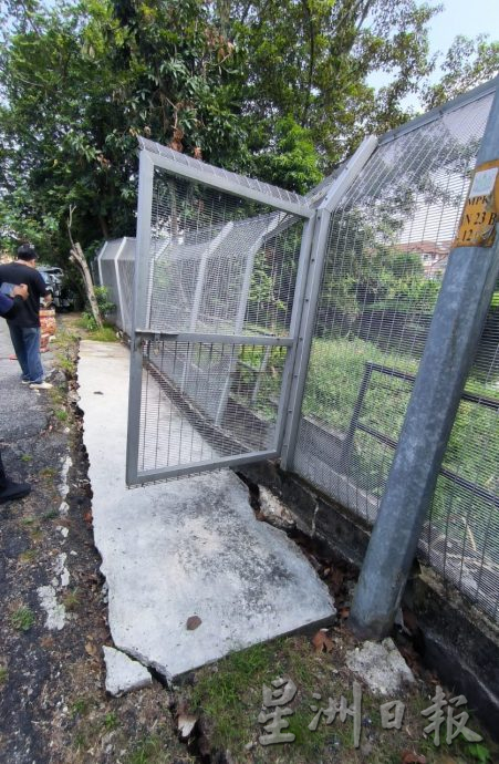 (版3头)大都会/河畔泥土流失严重,住宅区路肩龟裂下沉严重,居民忧发生严重土崩!