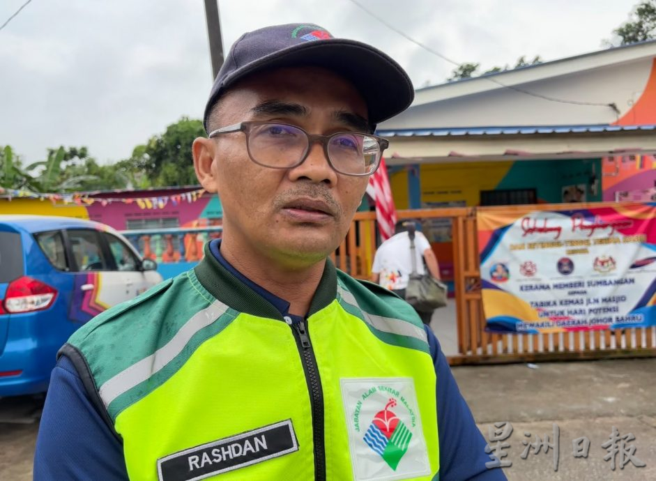 (视频)独家:柔:新山空气污染事件 | 其中一区商家一星期前已闻到刺鼻味至眼红咳嗽