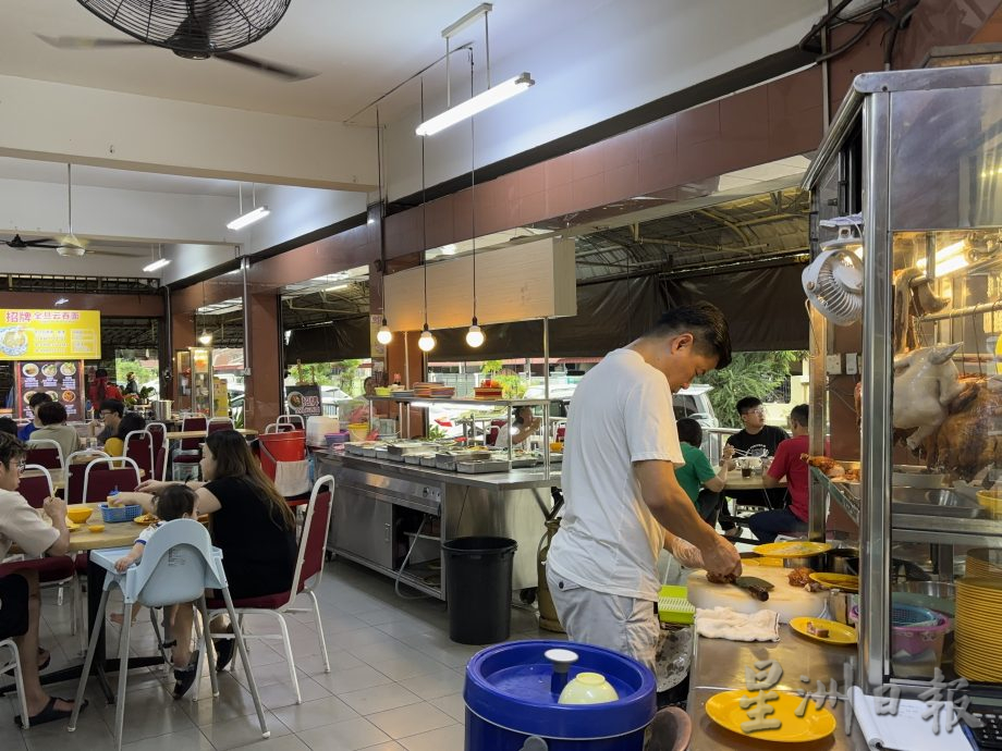 (视频)独家:柔:新山空气污染事件 | 其中一区商家一星期前已闻到刺鼻味至眼红咳嗽