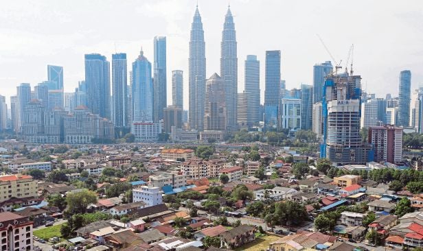 (请安排26/9 10.30am上网) 国库研究:后疫情家庭收入跌12.9% 隆市涌现6774赤贫家庭