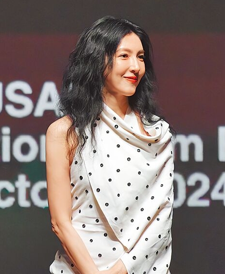 1句韩语狂撩欧巴 杨谨华调侃:日行一善