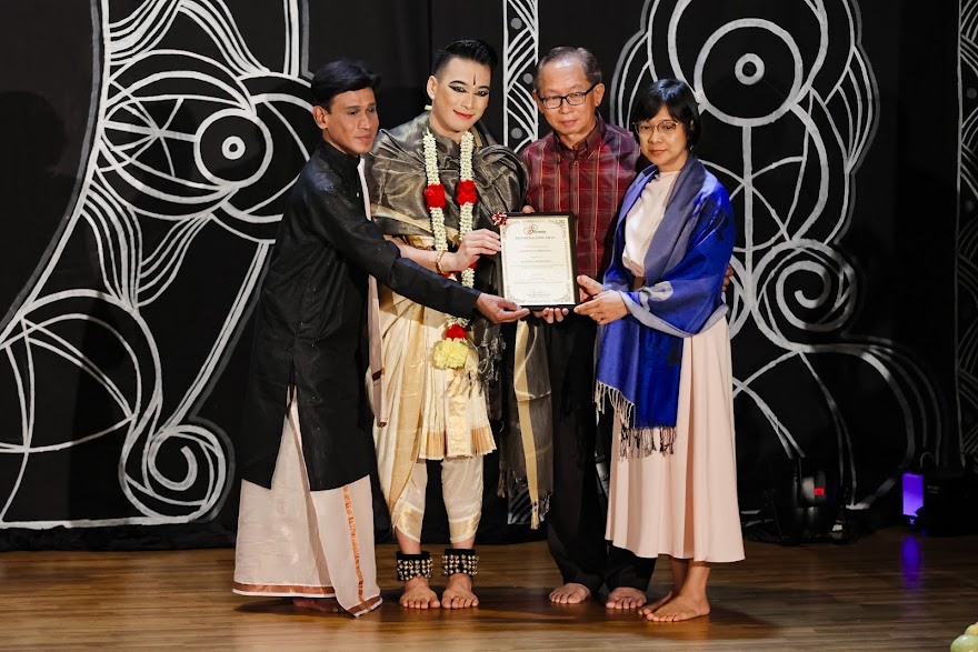 6/10见报∕我们-林绍煕独爱印度古典舞蹈“婆罗多舞”,苦练8年成全柔首位办婆罗多舞结业展华裔男舞者