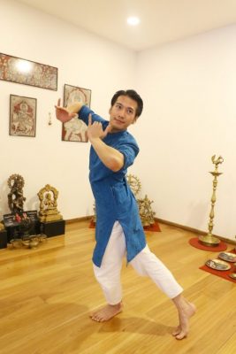 6/10见报∕我们-林绍煕独爱印度古典舞蹈“婆罗多舞”,苦练8年成全柔首位办婆罗多舞结业展华裔男舞者