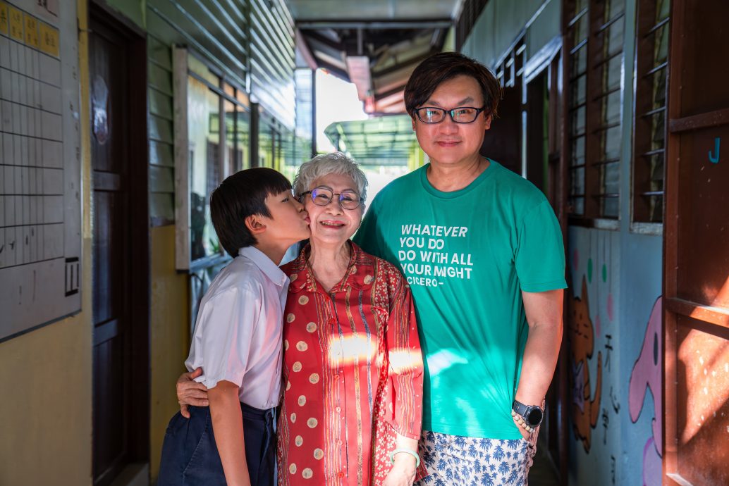“姥姥”乌萨弃釜山来马 拍短片满意“孙子”颜值