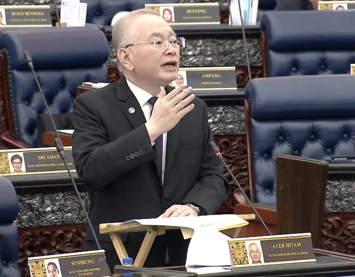 “快一年了,说好的奢侈品税呢?” 魏家祥质疑政府到底面对什么阻碍