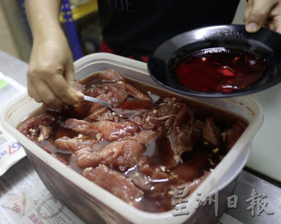 【食谈叉烧/03】笨珍人三代的味道记忆──红叉烧,云吞面的神级配角