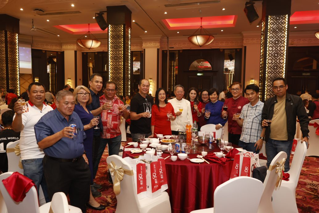 东(内页对开)/星洲95报庆,二之二