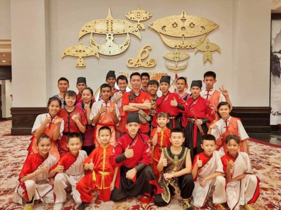 东:丹登星洲日报情义95报庆晚宴将于本月12日(星期六)在哥打峇鲁万丽酒店(Renai Hotel Kota Bharu)隆重举行,筵开近60席,晚宴将在晚上7时30分准时开席。