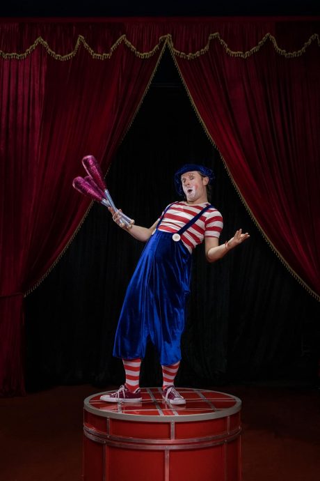 东:为符合民情及地方政府条例,英国马戏团在吉兰丹仅“全男班”演出。