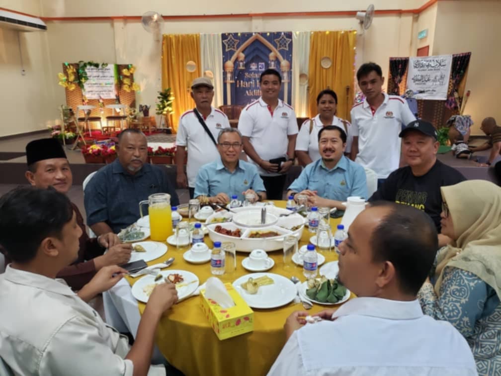 东:伊党本同区国会议员拿督阿旺哈欣一句“吉兰丹这么和平,可能是因没有行动党”,也引起行动党丹州主席潘运财的不满,因为行动党在丹州一向来都与友族和睦相处,出钱出力参与州内大小活动。