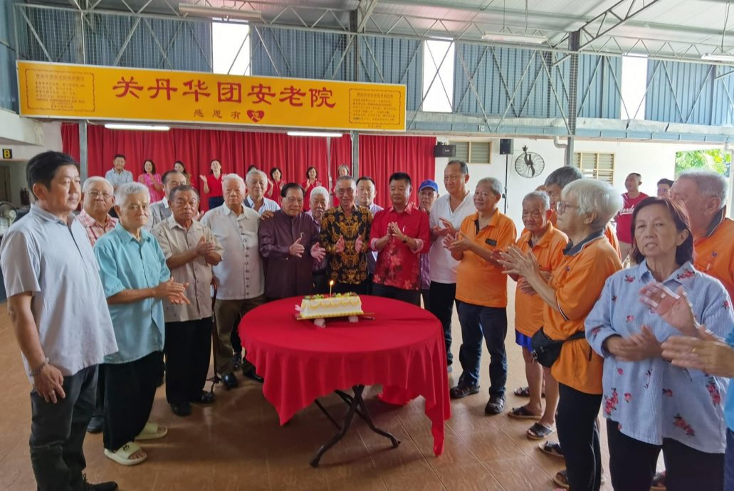 东:关丹华团联合为安老院32长者庆生