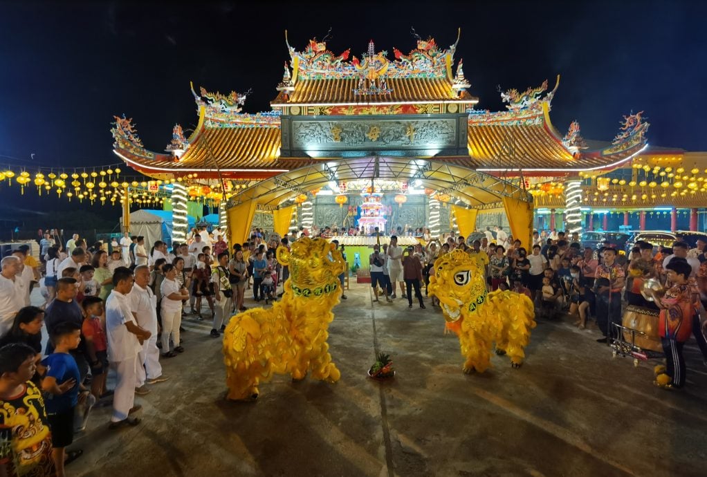 关丹斗母宫配合成立58周年和九皇大帝千秋宝诞,同时积极推广中华传统文化艺术,该宫也赠送两头醒狮给彭亨关丹炫武文化体育会,以支持狮艺文化发展