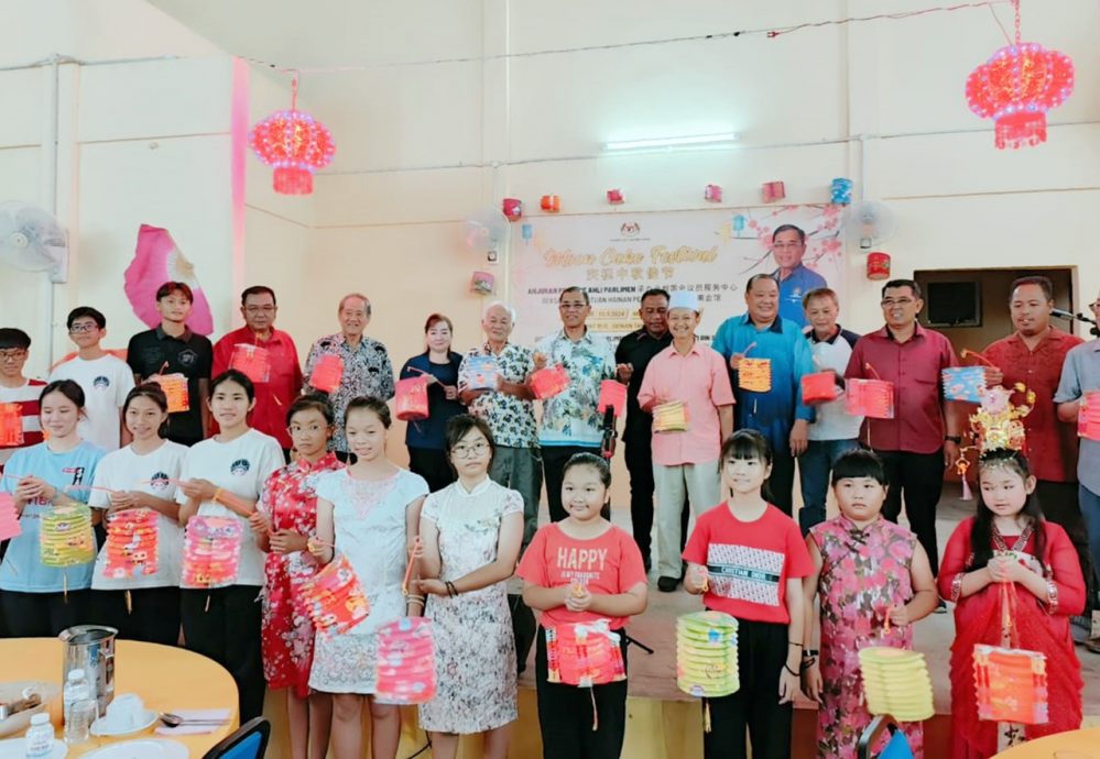 东:北根国会议员服务中心与海南会馆庆中秋