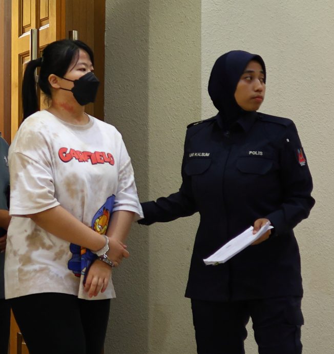 东:当铺女员工控65失信罪11月4日过堂。