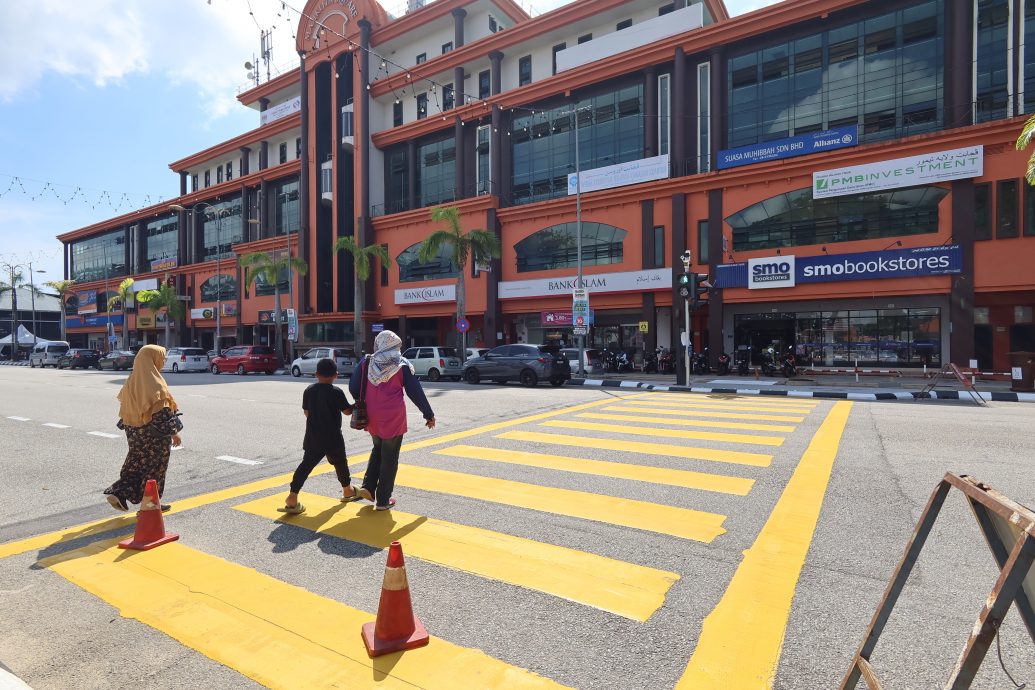 东:智能交通灯,在关丹马哥打路进行试运