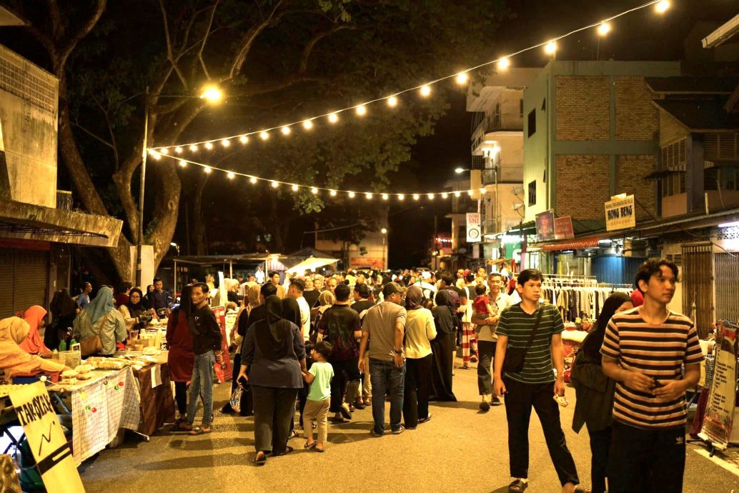 东:淡马鲁旧街“青年市集”增建牌楼工程,工程预料近期内竣工,