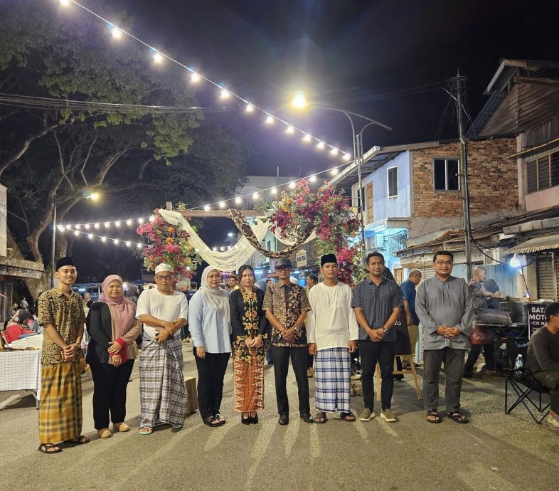 东:淡马鲁旧街“青年市集”增建牌楼工程,工程预料近期内竣工,