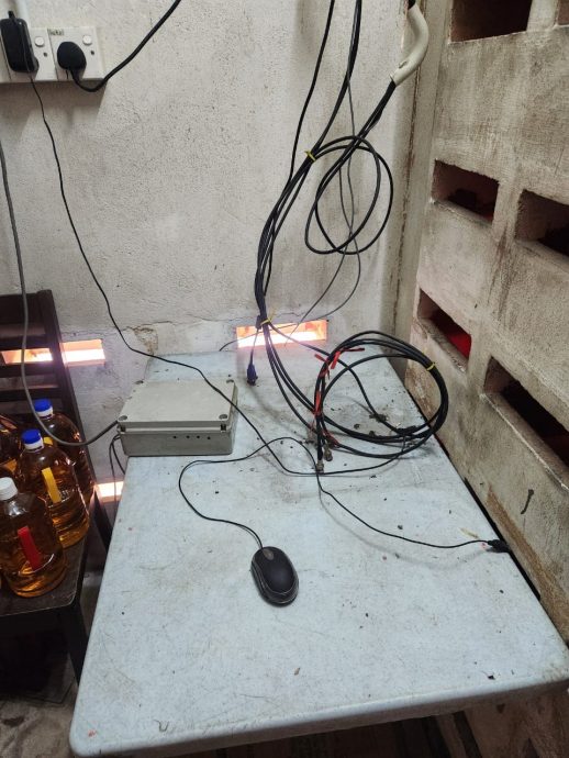 东:窃贼潜入陈佐勉佛堂观音庙偷窃,一台闭路电视监控系统的主机被偷。